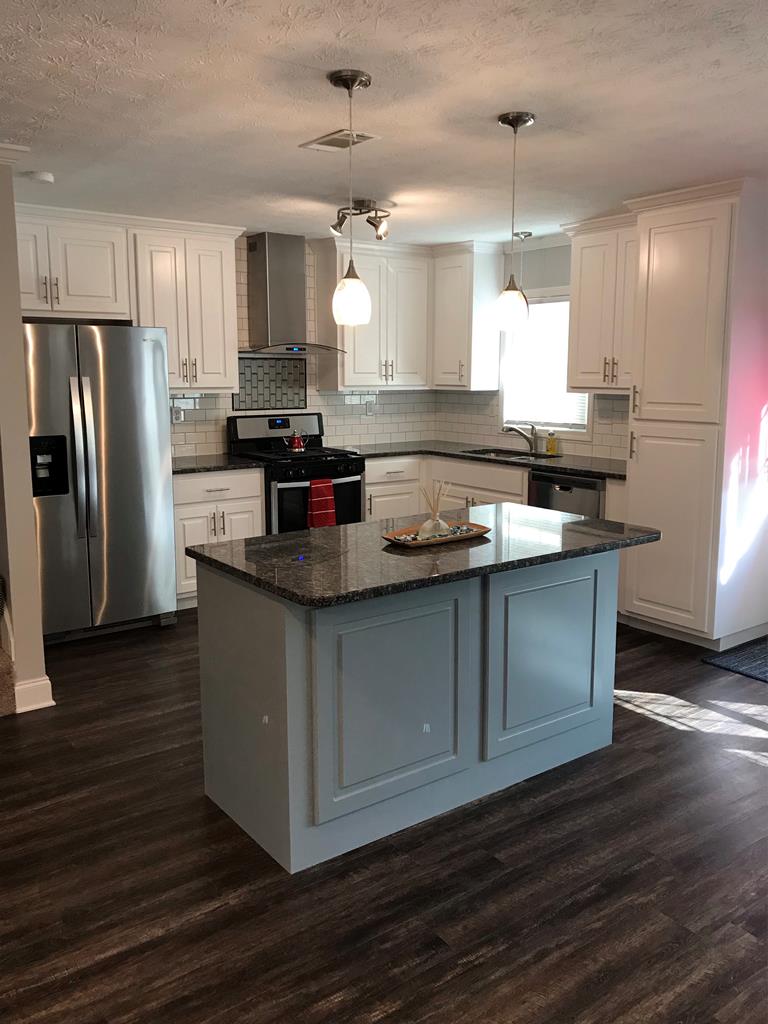 472 Kensington Road Columbus, GA 31907 - Photo 11 of 33 Island with breakfast bar
