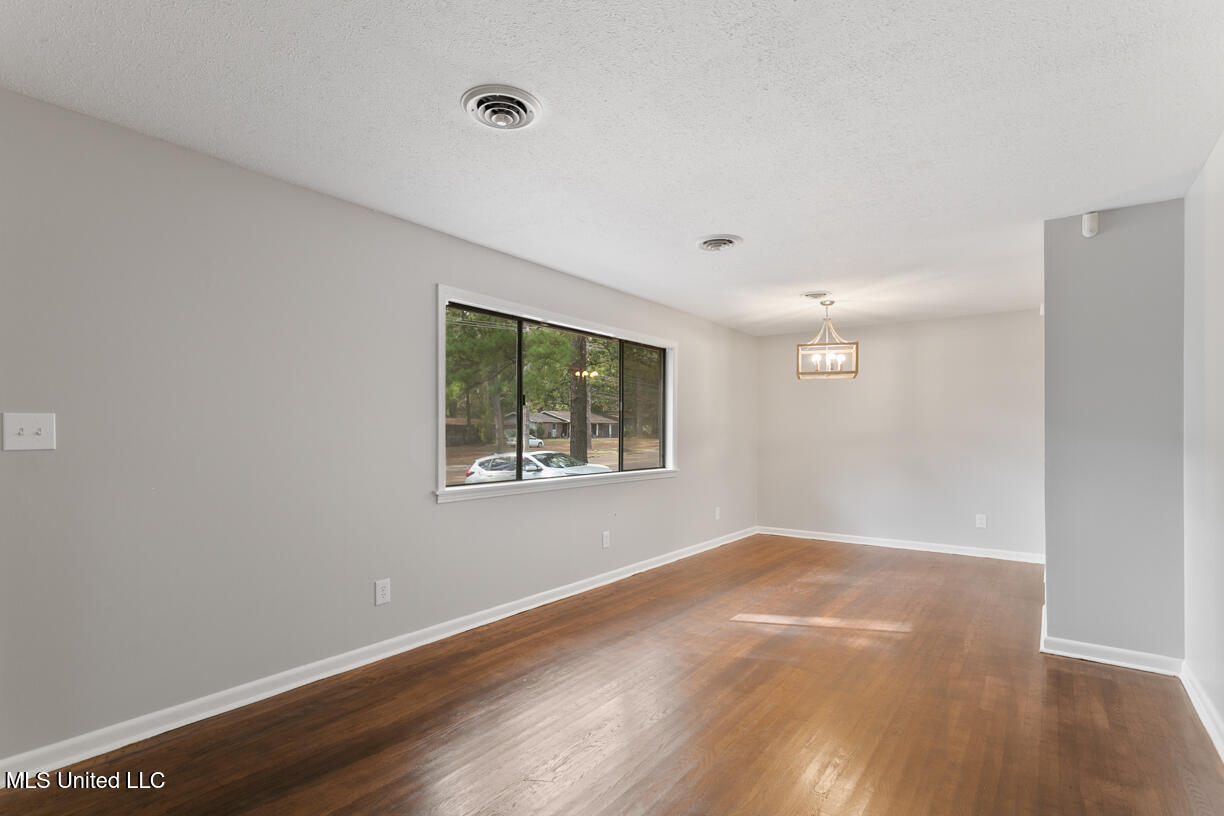 5444 Ridgewood Road Jackson, MS 39211 - Photo 5 of 25 5444 Ridgewood final-8