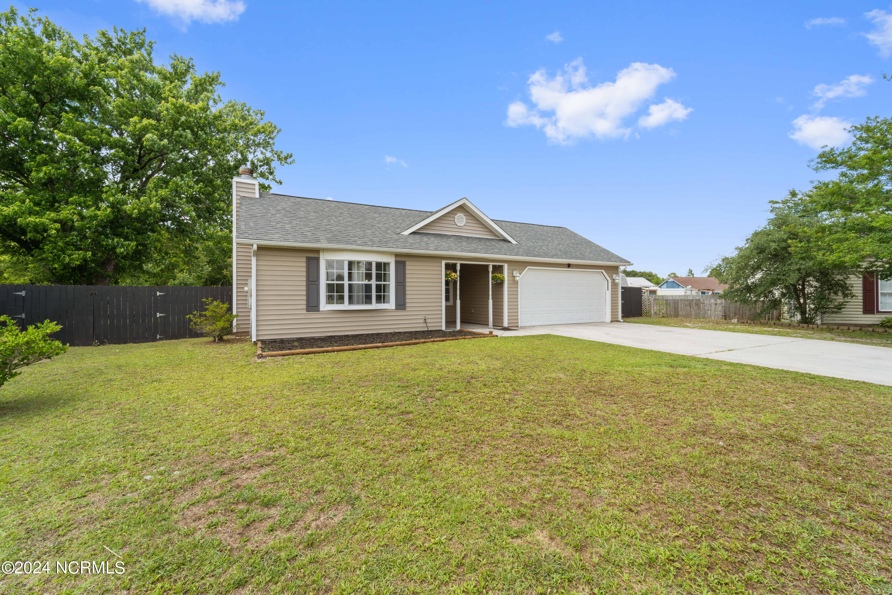 209 Inman Court Hubert, NC 28539 - Photo 10 of 47 209 Inman Court (5)