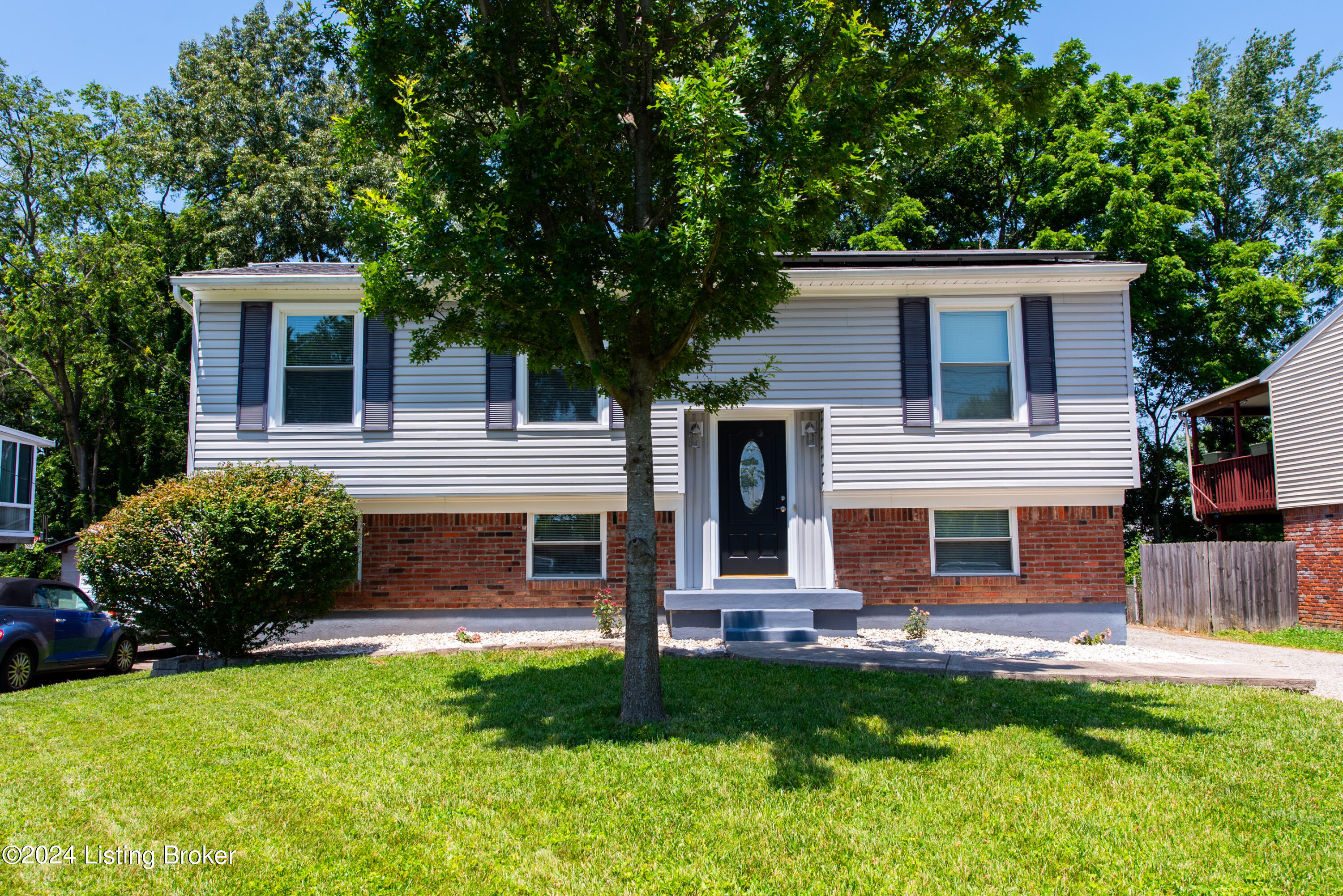 233 Western Road Louisville, KY 40229 - Photo 1 of 31 4660