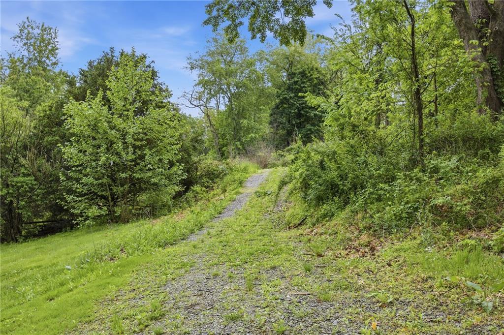 989 Brownstown Road Irwin, PA 15642 - Photo 26 of 26 Driveway