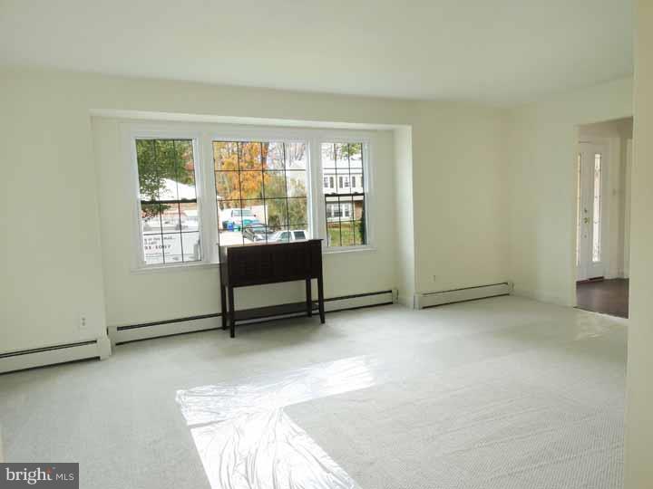 516 Valmore Road Fairless Hills, PA 19030 - Photo 13 of 25 Living Room