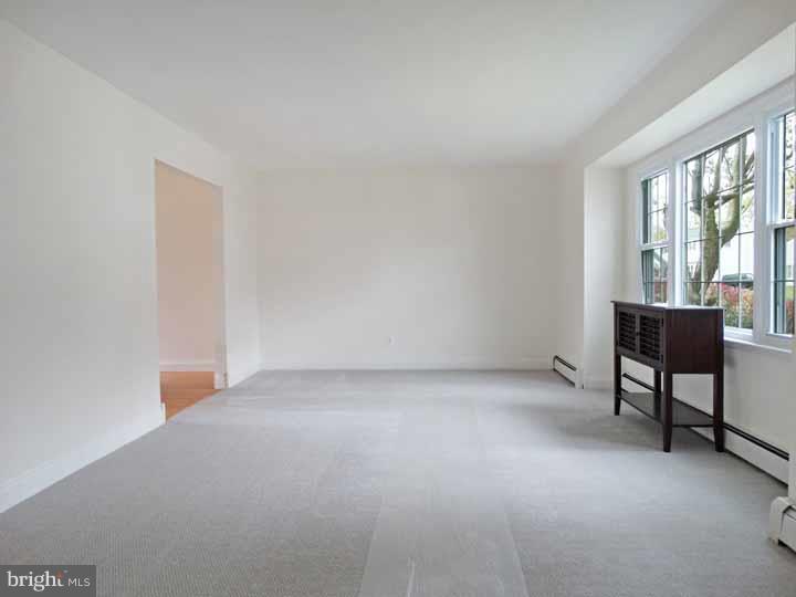 516 Valmore Road Fairless Hills, PA 19030 - Photo 14 of 25 Living Room