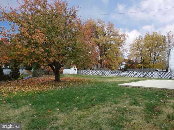 516 Valmore Road Fairless Hills, PA 19030 - Photo 24 of 25 Exterior Back