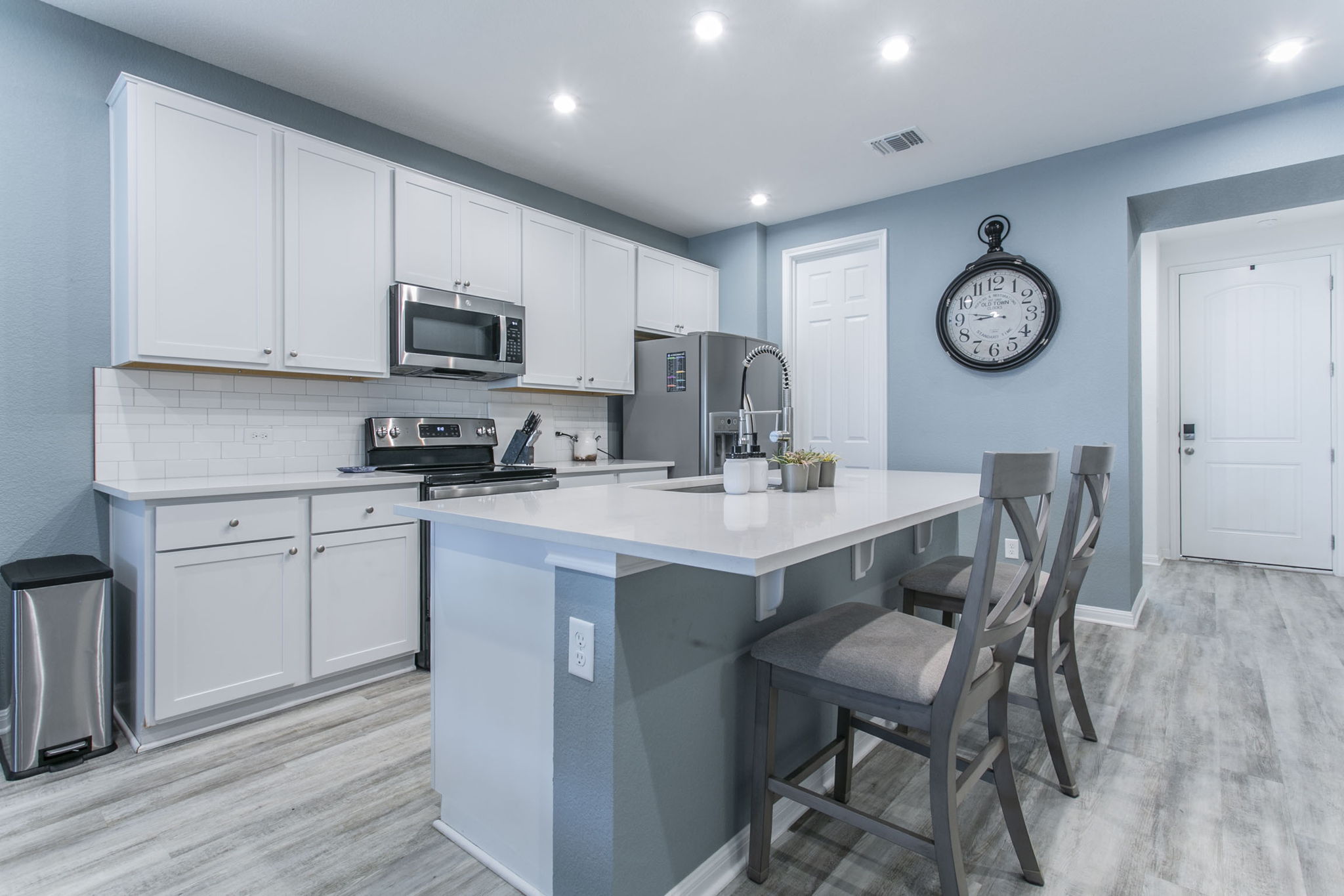 228 Citation Drive Jarrell, TX 76537 - Photo 24 of 30 Kitchen with stainless steel appliances, a kitchen island with sink, a sink, tasteful backsplash, and a kitchen bar