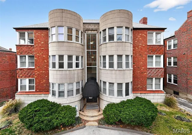 $149,900 | 907 South Hanley Road, Unit 5, Clayton, MO 63105