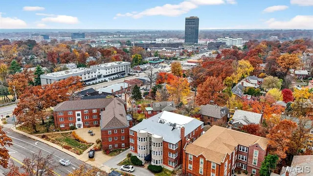 $149,900 | 907 South Hanley Road, Unit 5, Clayton, MO 63105