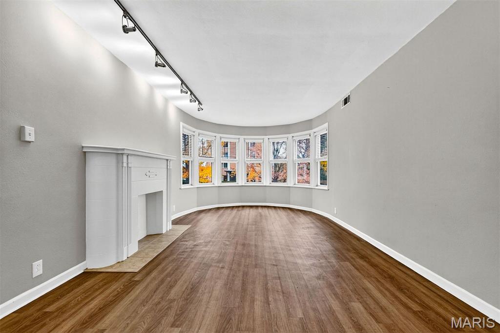 907 South Hanley Road, Unit 5 Clayton, MO 63105 - Photo 4 of 15