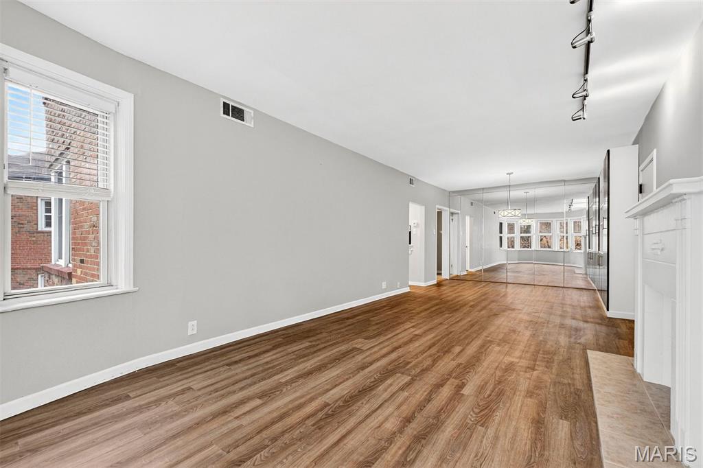 907 South Hanley Road, Unit 5 Clayton, MO 63105 - Photo 5 of 15