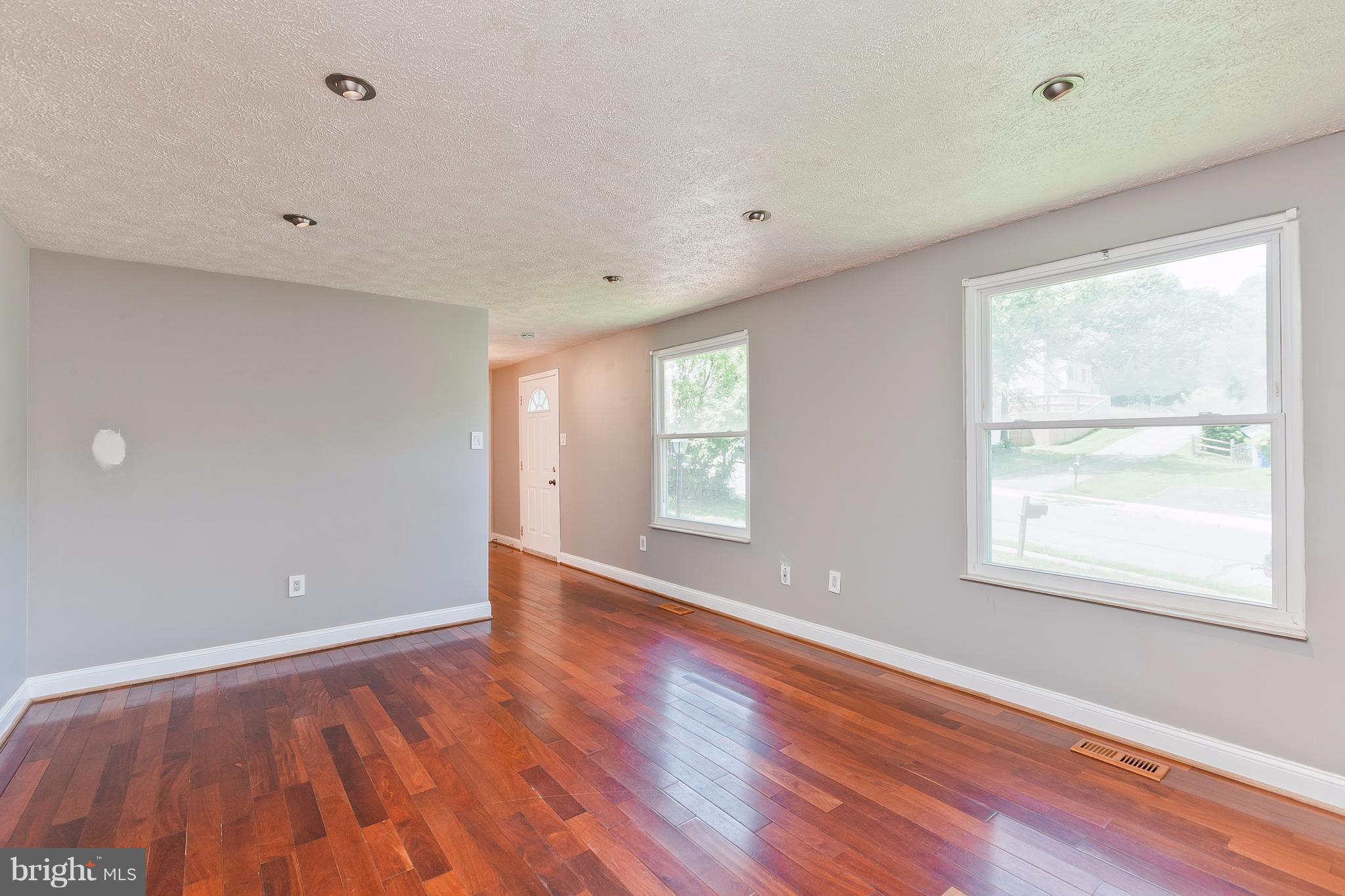 1569 Andover Lane Frederick, MD 21702 - Photo 2 of 28 Living Room