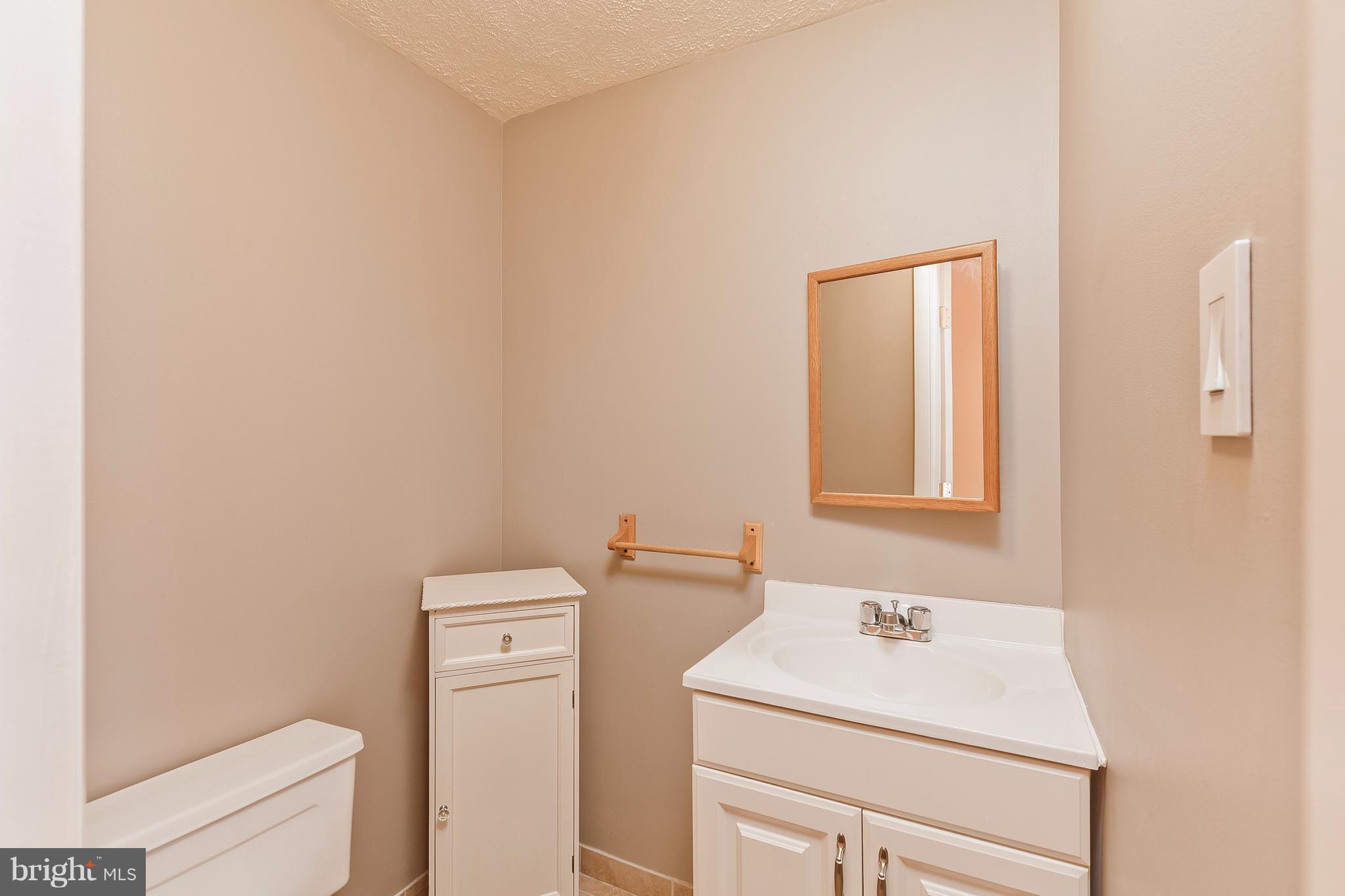 1569 Andover Lane Frederick, MD 21702 - Photo 11 of 28 1/2 Bath