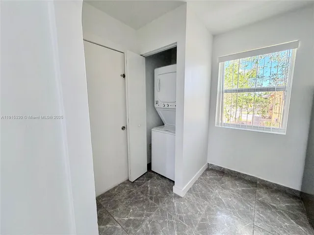 $2,400 | 11 Sidonia Avenue, Unit 4, Coral Gables, FL 33134