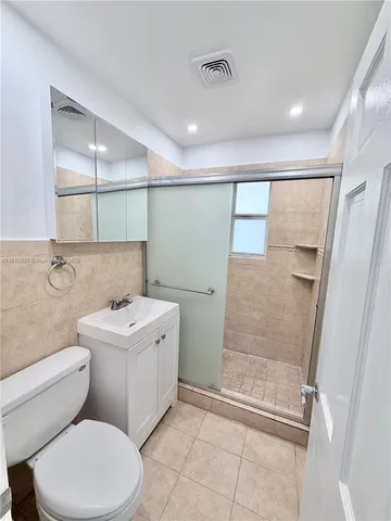 $2,400 | 11 Sidonia Avenue, Unit 4, Coral Gables, FL 33134