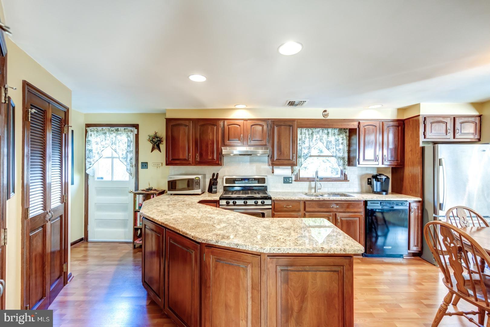 1819 Surrey Road Oreland, PA 19075 - Photo 10 of 37