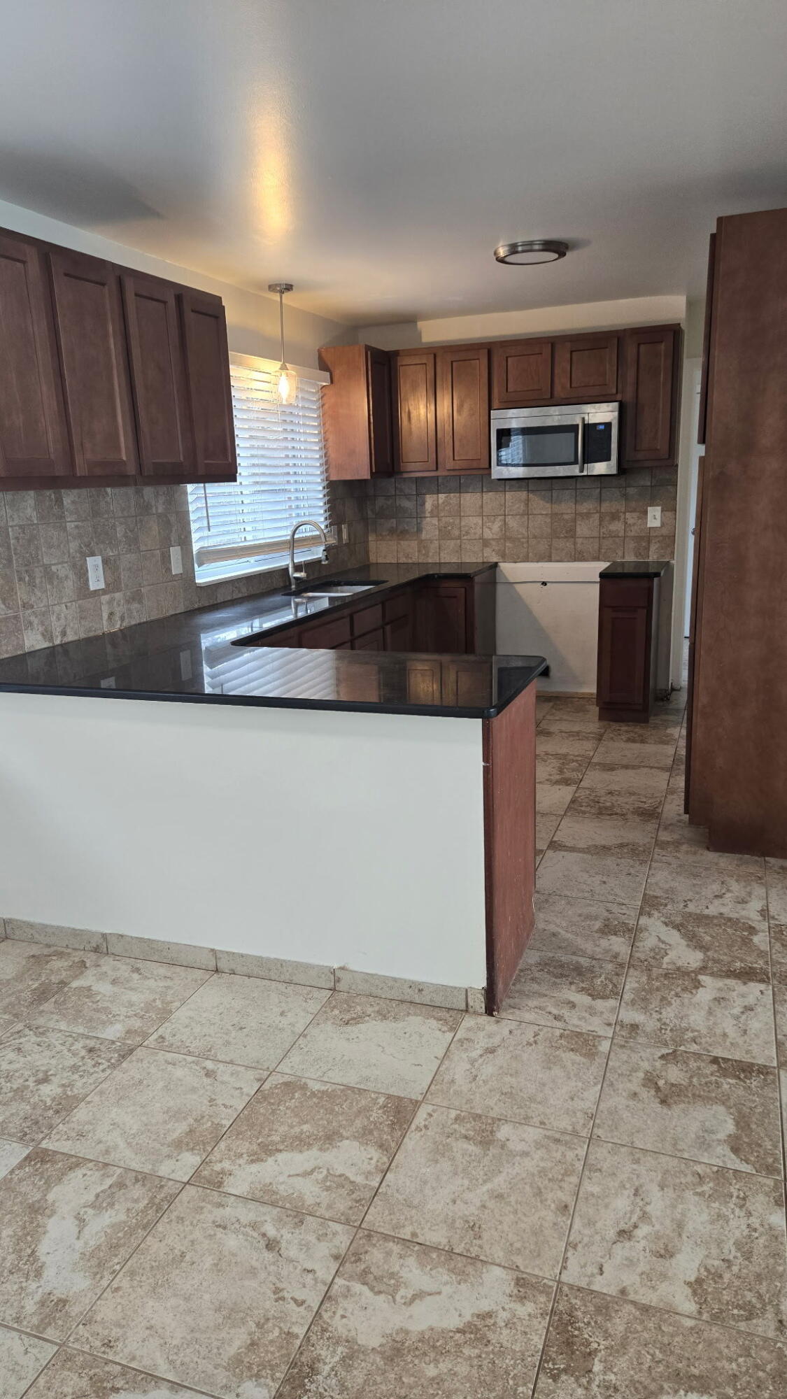 7209 Stonebrook Road West Bloomfield, MI 48322 - Photo 5 of 23 IMG_20250416_203621 (2)