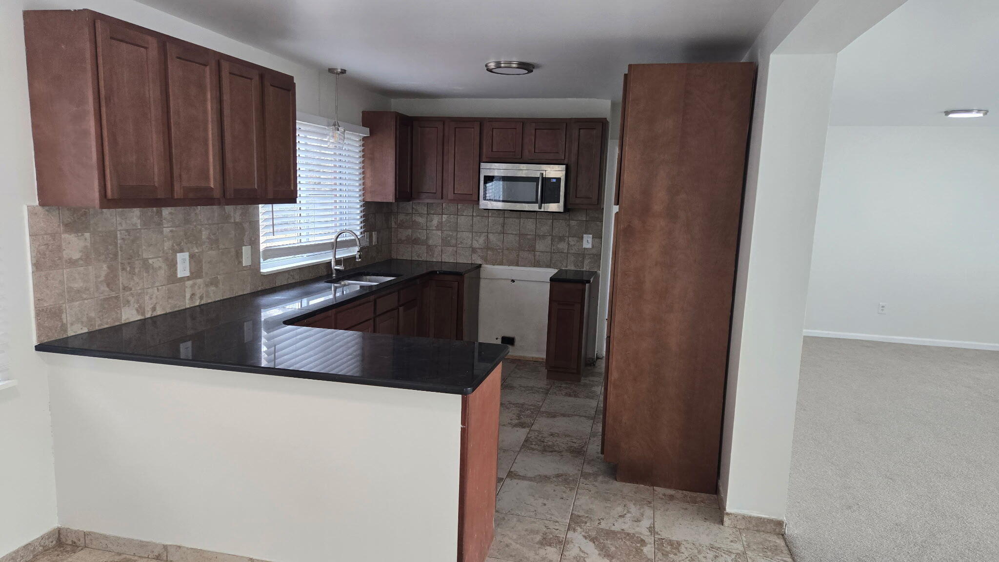 7209 Stonebrook Road West Bloomfield, MI 48322 - Photo 8 of 23 IMG_20250416_203621 (5)