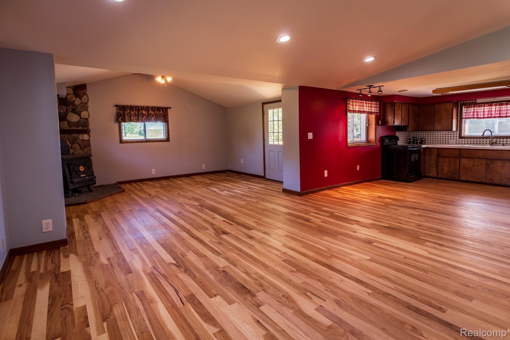 1691 Dixon Road Caro, MI 48723 - Photo 14 of 39 _MG_5918-HDR.jpg