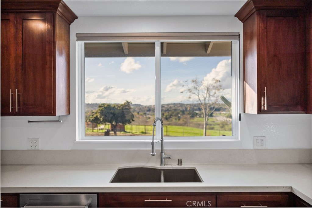 12646 10th Street Yucaipa, CA 92399 - Photo 6 of 72 Kitchen