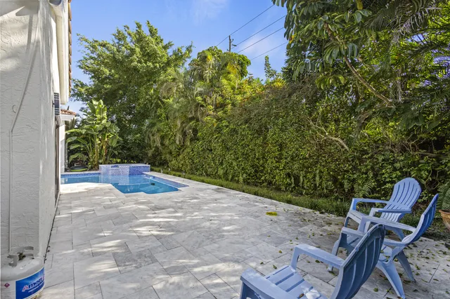 a view of house with a yard