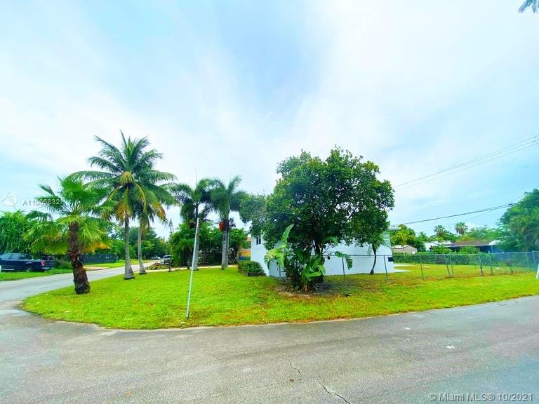1275 Northeast 204th Terrace Miami, FL 33179 - Photo 6 of 49 a view of a volley ball court