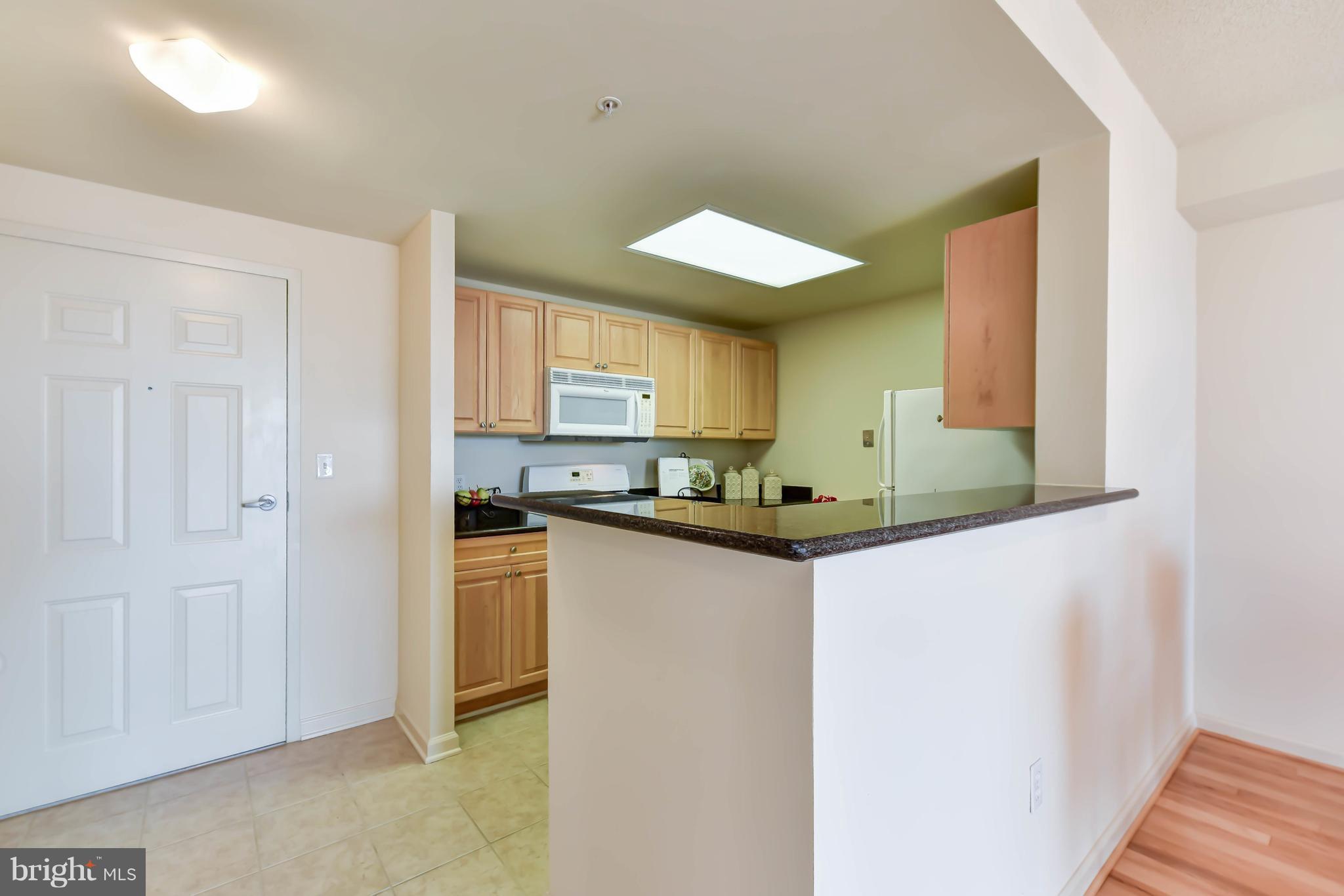 2726 Gallows Road, Unit 617 Vienna, VA 22180 - Photo 7 of 30 Kitchen