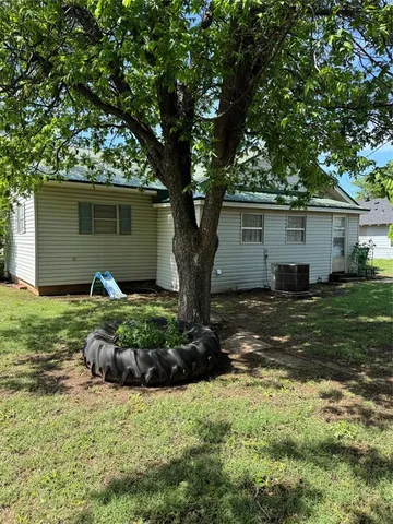 $125,000 | 303 East 8th Street, Quanah, TX 79252
