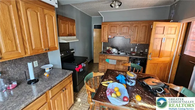 a view of a entryway with storage