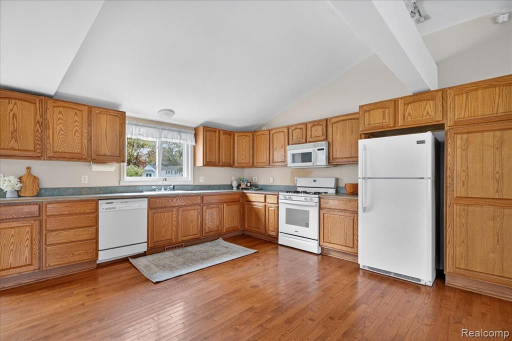 5621 Delmas Road Clarkston, MI 48348 - Photo 11 of 47