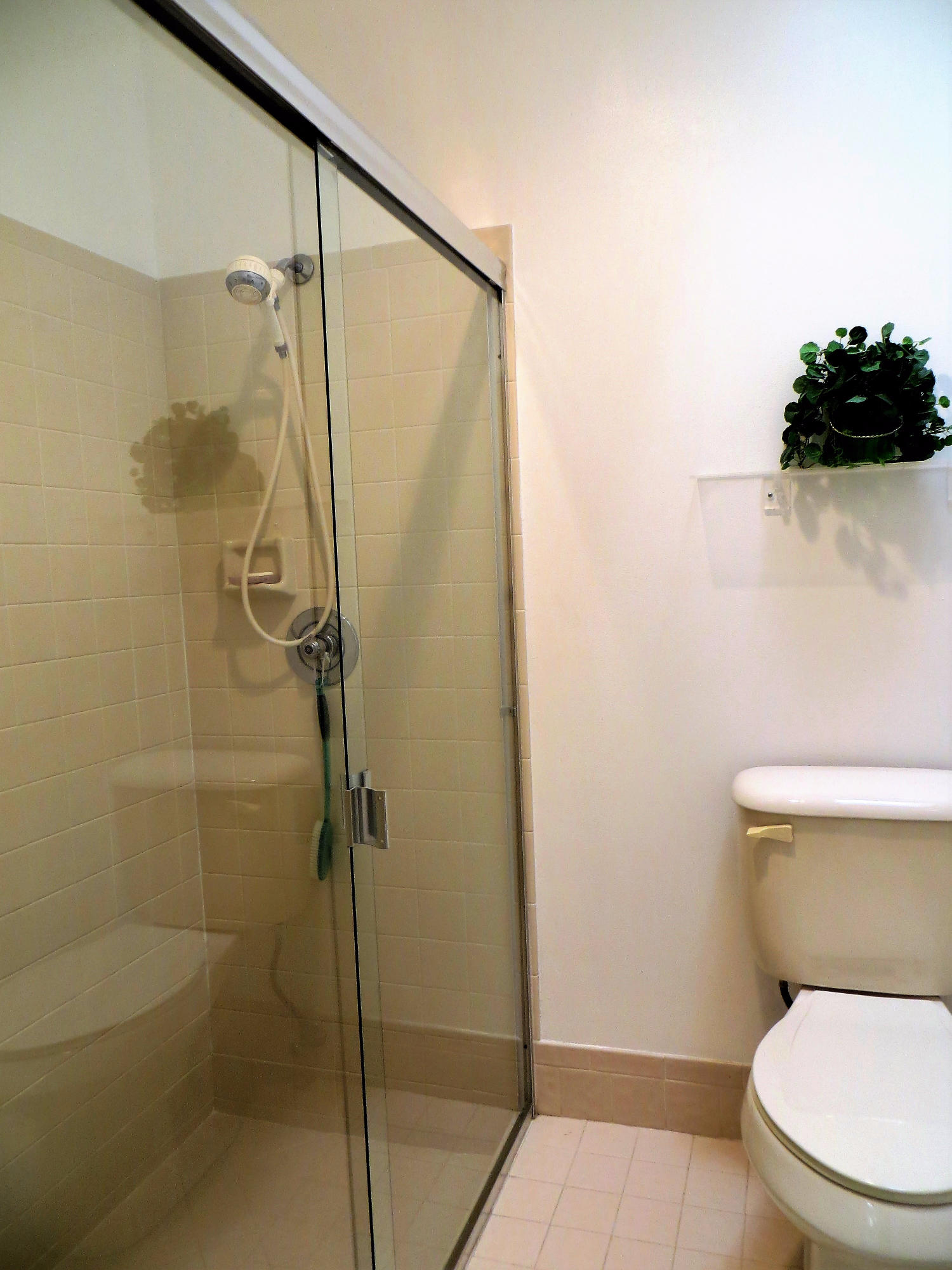 7 Ridge Pointe Drive, Unit E Boynton Beach, FL 33435 - Photo 21 of 30 Master Bath