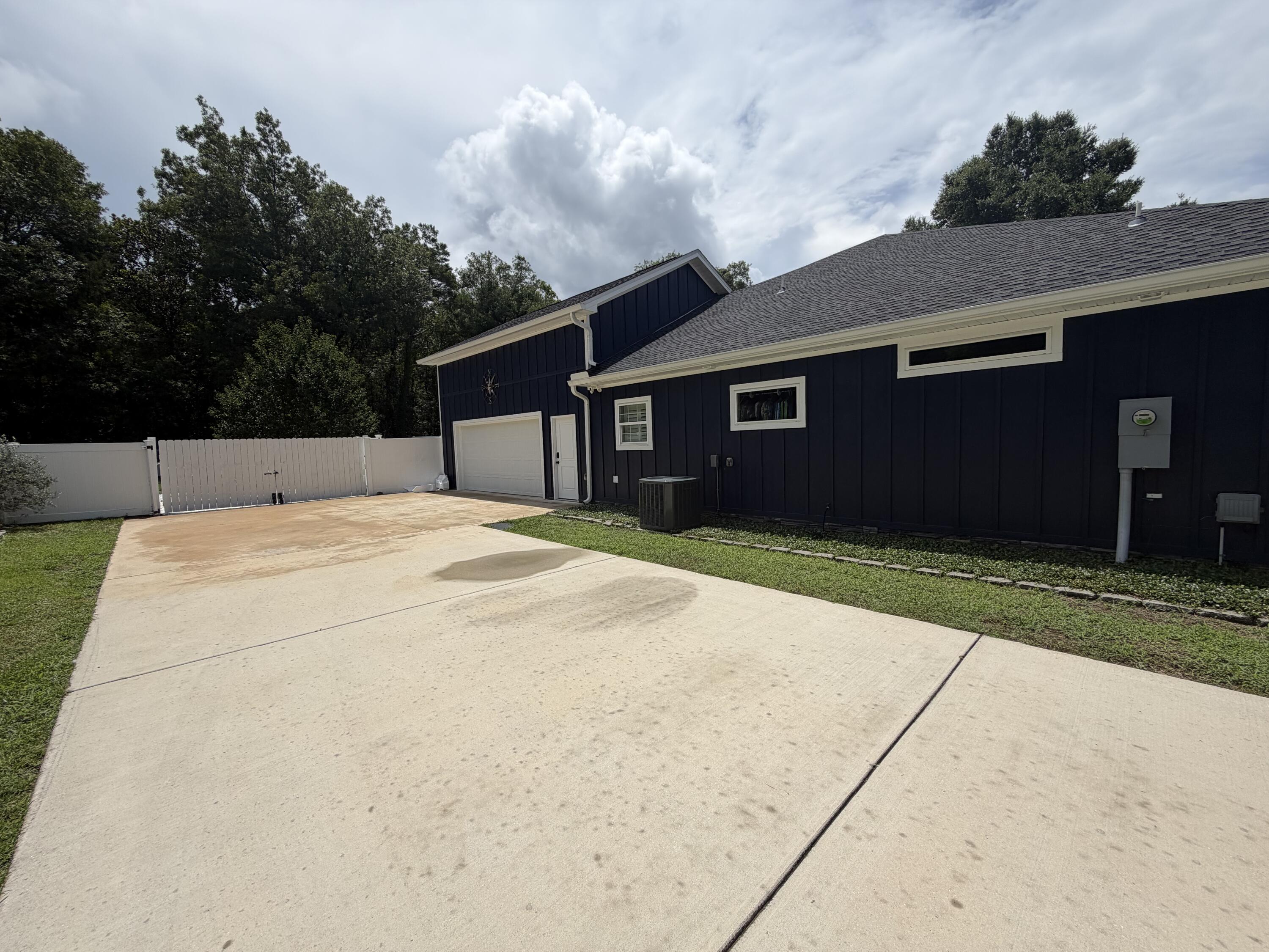 342 Eastern Street Freeport, FL 32439 - Photo 4 of 76 large concrete driveway