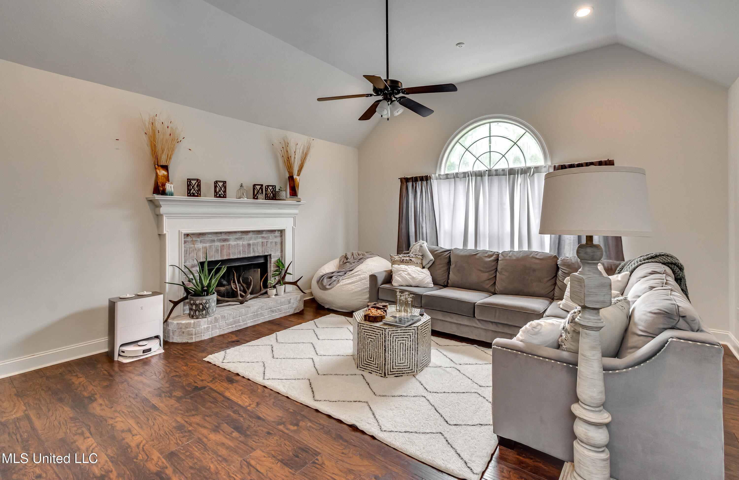 708 Oak Trail Canton, MS 39046 - Photo 3 of 60 708 Oak Trail -13