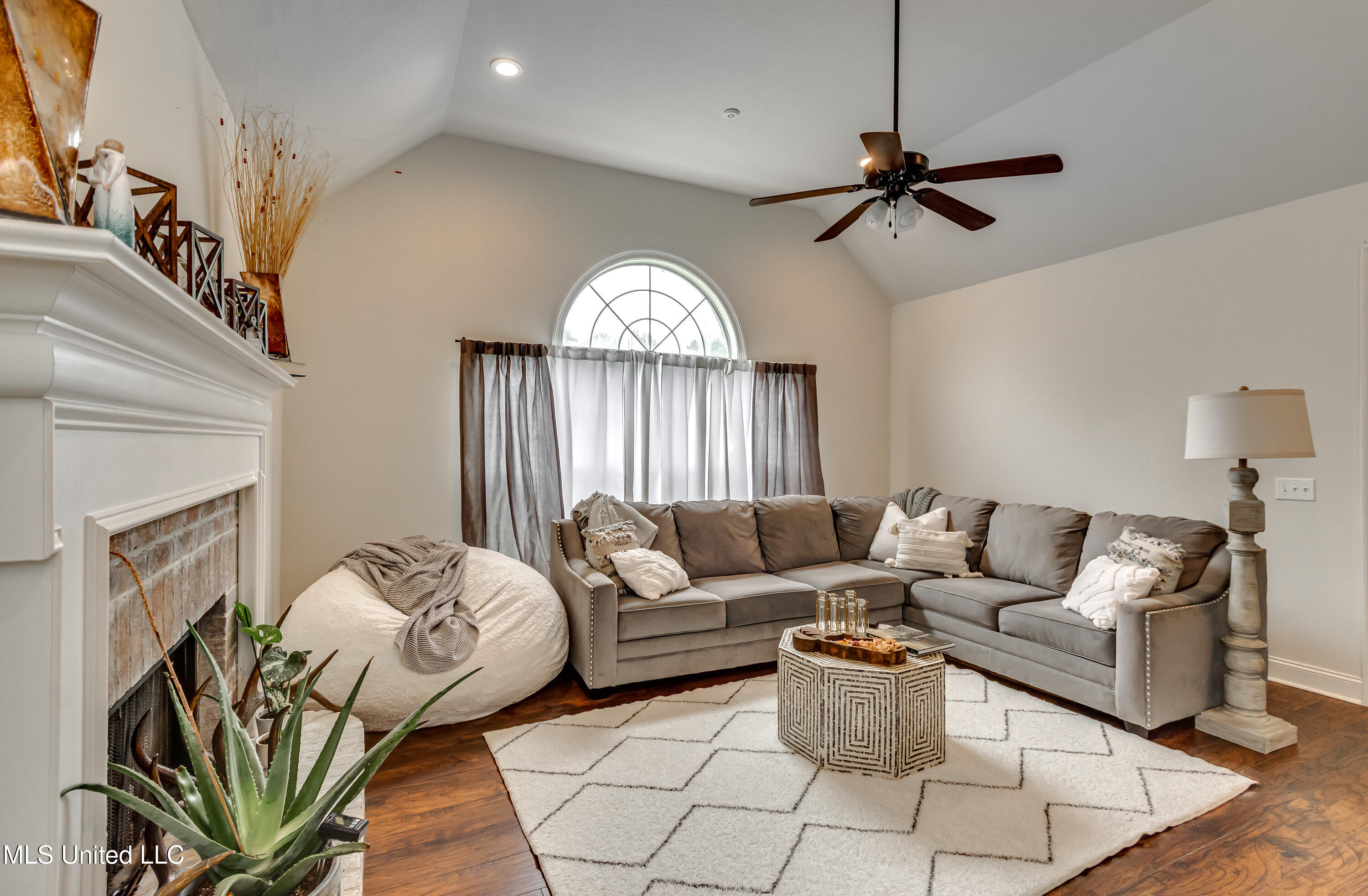 708 Oak Trail Canton, MS 39046 - Photo 6 of 60 708 Oak Trail -16