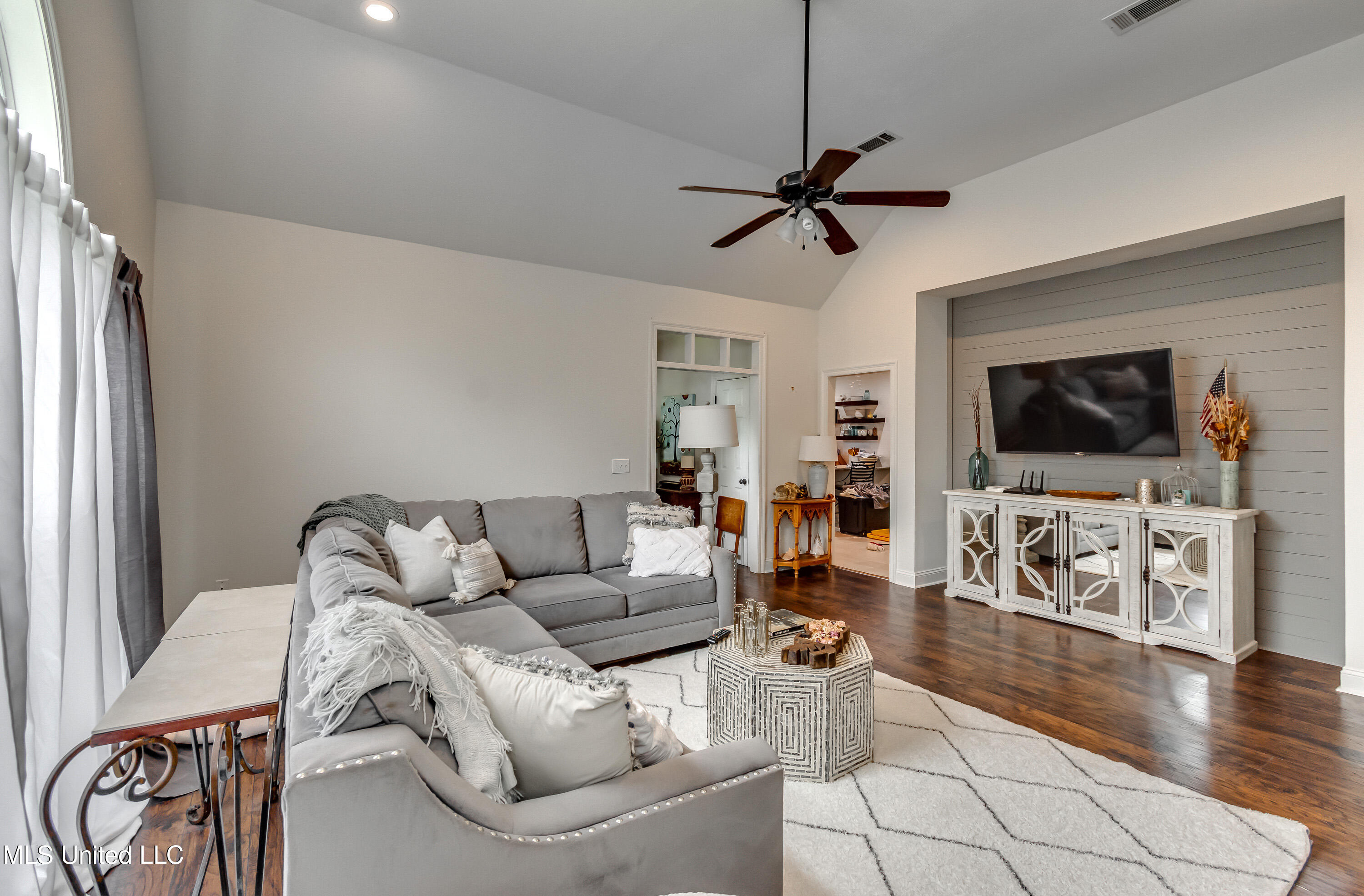 708 Oak Trail Canton, MS 39046 - Photo 7 of 60 708 Oak Trail -17