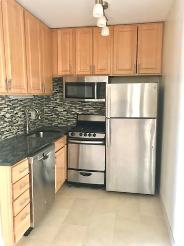 $1,829 | 1824 North Lincoln Park West, Unit 310, Chicago, IL 60614