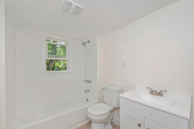 $1,300 | 76 Clay Street, DeFuniak Springs, FL 32435