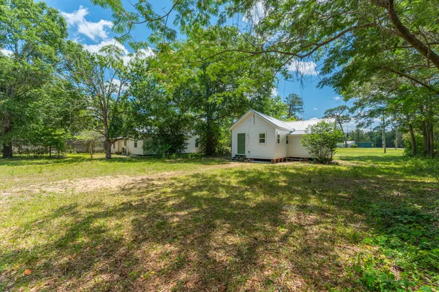 $1,300 | 76 Clay Street, DeFuniak Springs, FL 32435