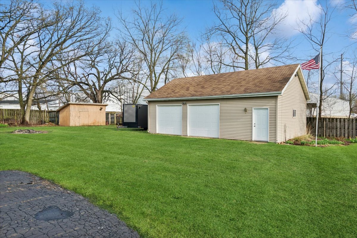 2 Division Street Bristol, IL 60512 - Photo 4 of 41