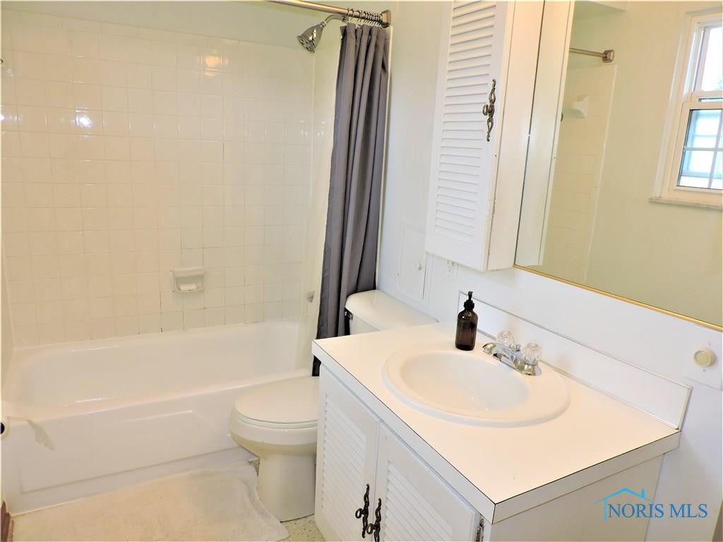 207 Colony Road Rossford, OH 43460 - Photo 15 of 23 Gallery Image 15