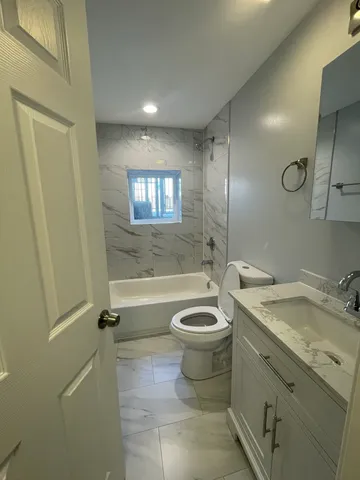 $2,999 | 1024 West Ainslie Street, Unit 1, Chicago, IL 60640