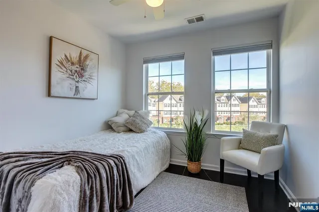 $769,000 | 33 Landmark Lane, Unit 1015, Fair Lawn, NJ 07410