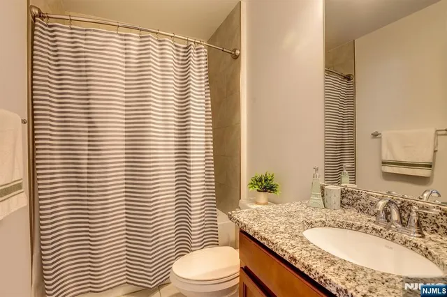 $769,000 | 33 Landmark Lane, Unit 1015, Fair Lawn, NJ 07410