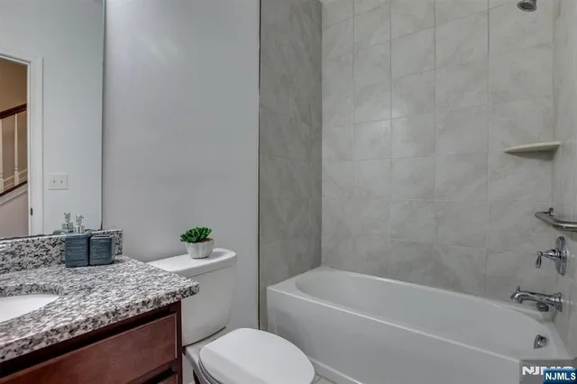 $769,000 | 33 Landmark Lane, Unit 1015, Fair Lawn, NJ 07410