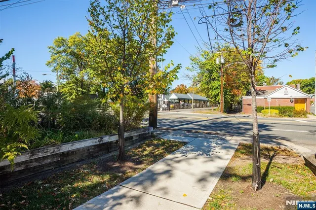 $769,000 | 33 Landmark Lane, Unit 1015, Fair Lawn, NJ 07410