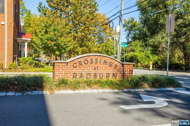 $769,000 | 33 Landmark Lane, Unit 1015, Fair Lawn, NJ 07410