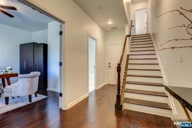 $769,000 | 33 Landmark Lane, Unit 1015, Fair Lawn, NJ 07410