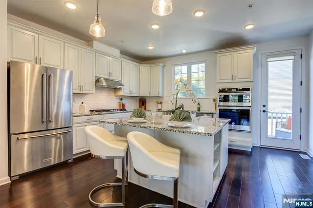 $769,000 | 33 Landmark Lane, Unit 1015, Fair Lawn, NJ 07410