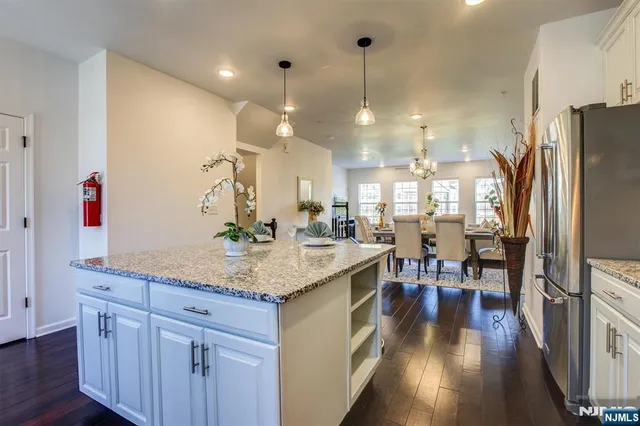 $769,000 | 33 Landmark Lane, Unit 1015, Fair Lawn, NJ 07410