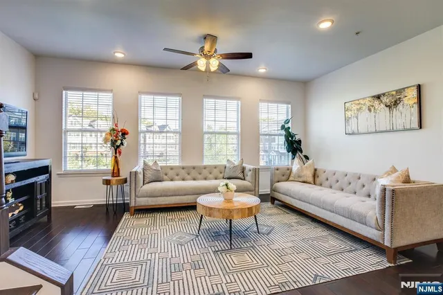 $769,000 | 33 Landmark Lane, Unit 1015, Fair Lawn, NJ 07410