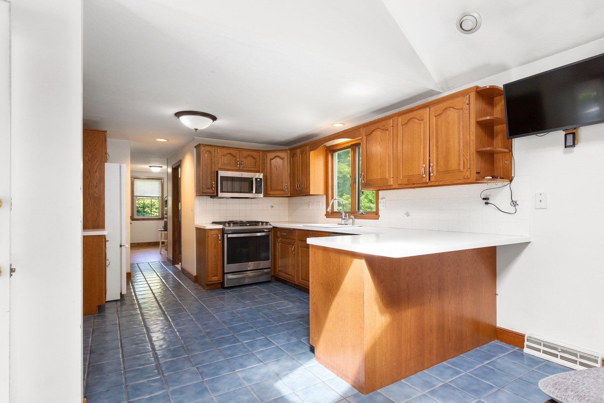 15 Johnson Road Avon, MA 02322 - Photo 2 of 25 Gallery Image 2