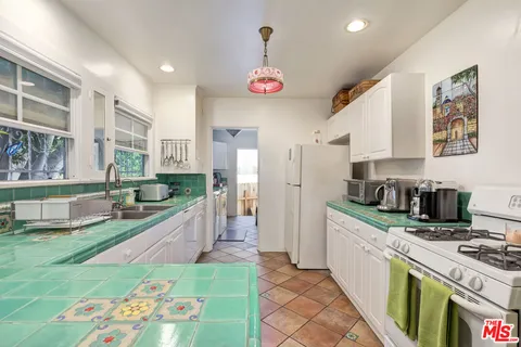 $2,300,000 | 457 North Orange Drive, Los Angeles, CA 90036
